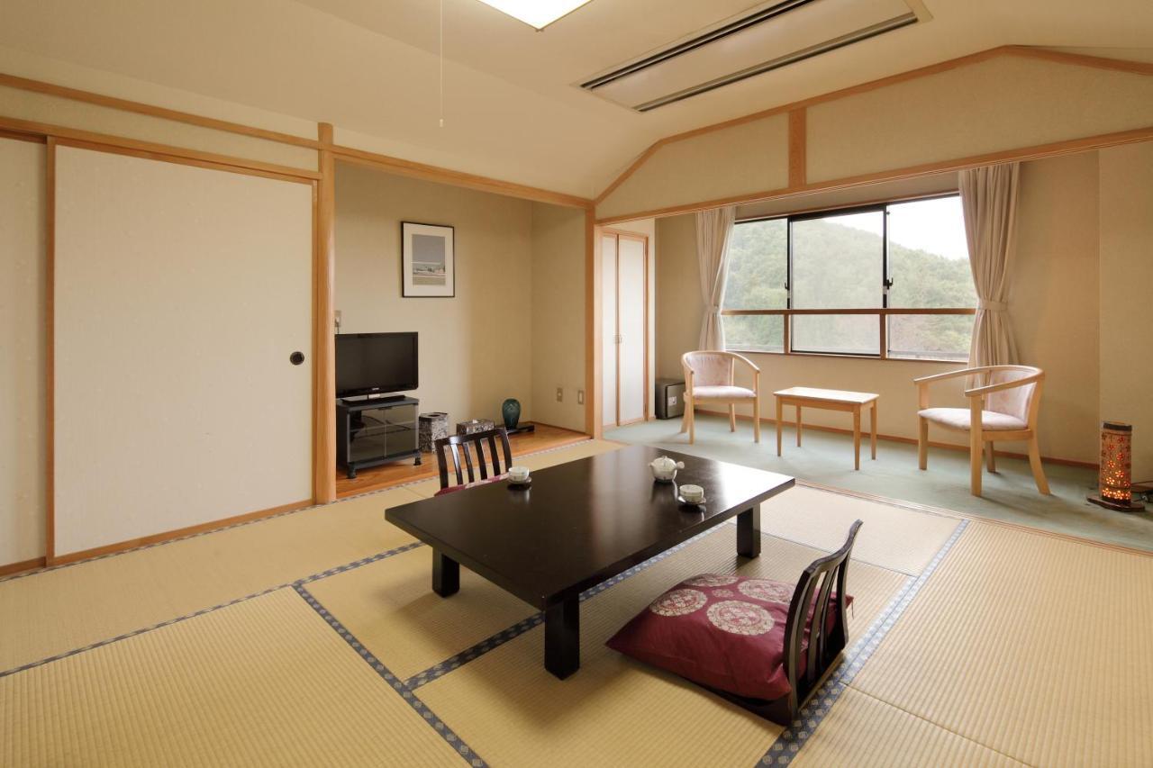 Sanazawa-No-Mori Hotel Numata  Стая снимка